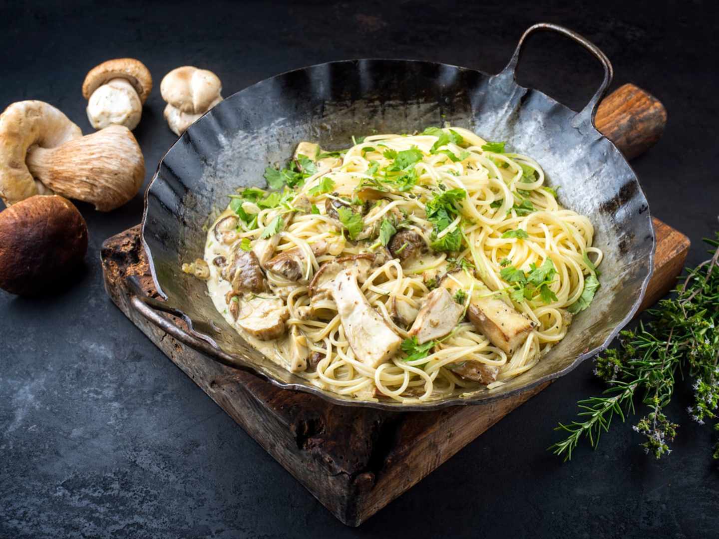 Recept på pasta med karljohansvamp.