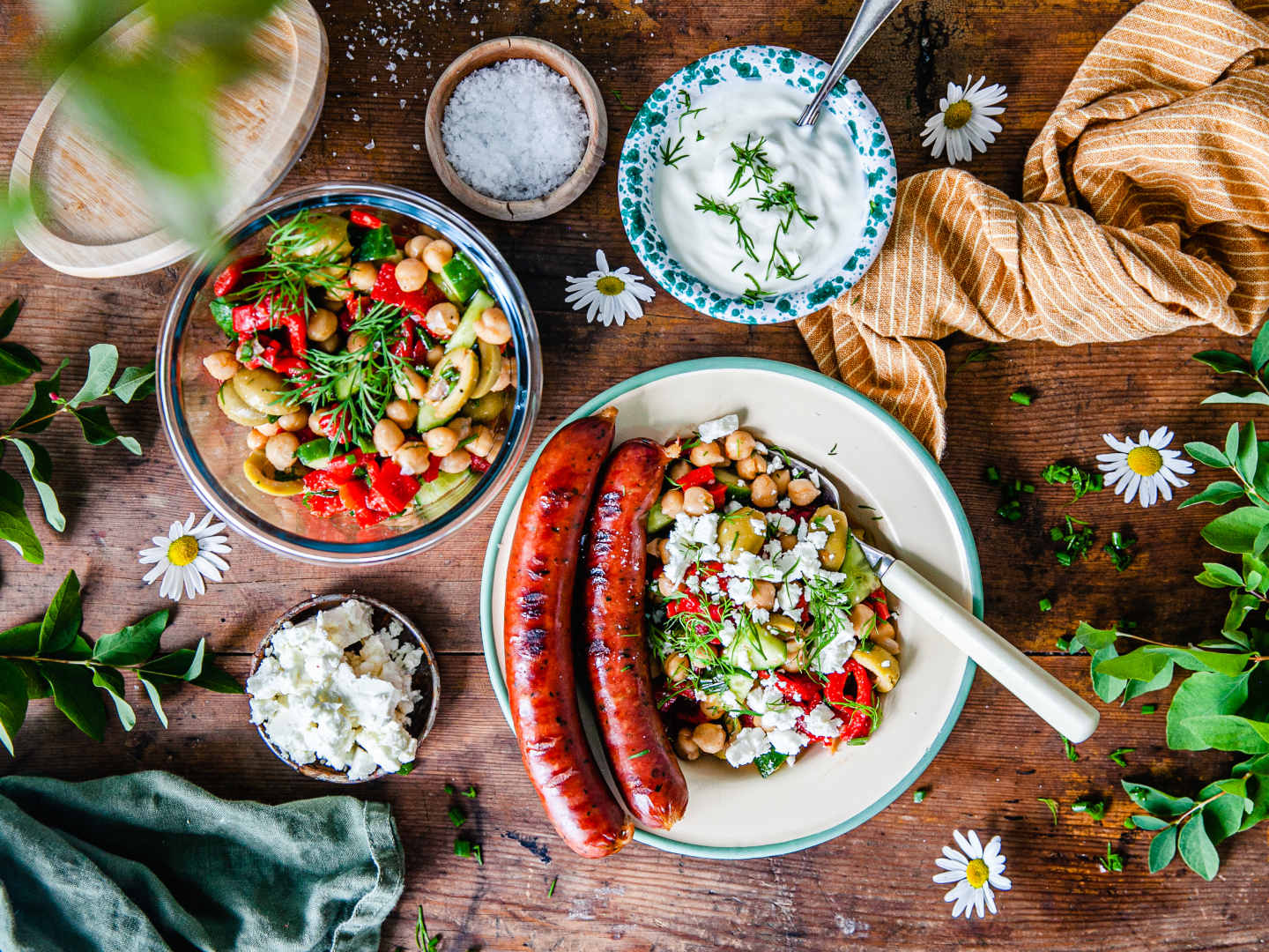 Grillad lammkorv med kikärtssallad och yoghurtsås