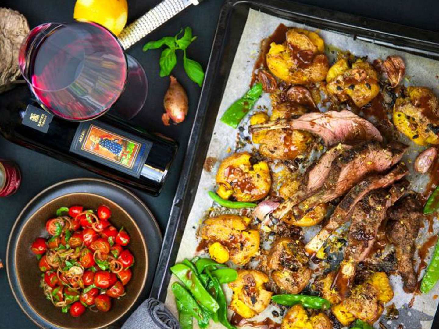 Lammracks med tomatsallad och smashade potatisar, till Xavier Vignon Cairanne