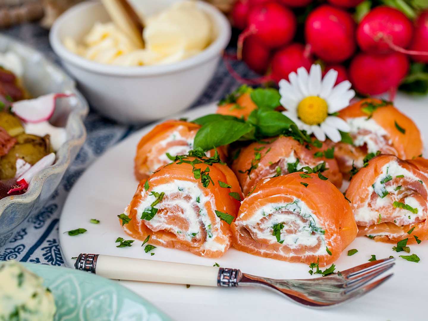Laxrullar med pepparrot