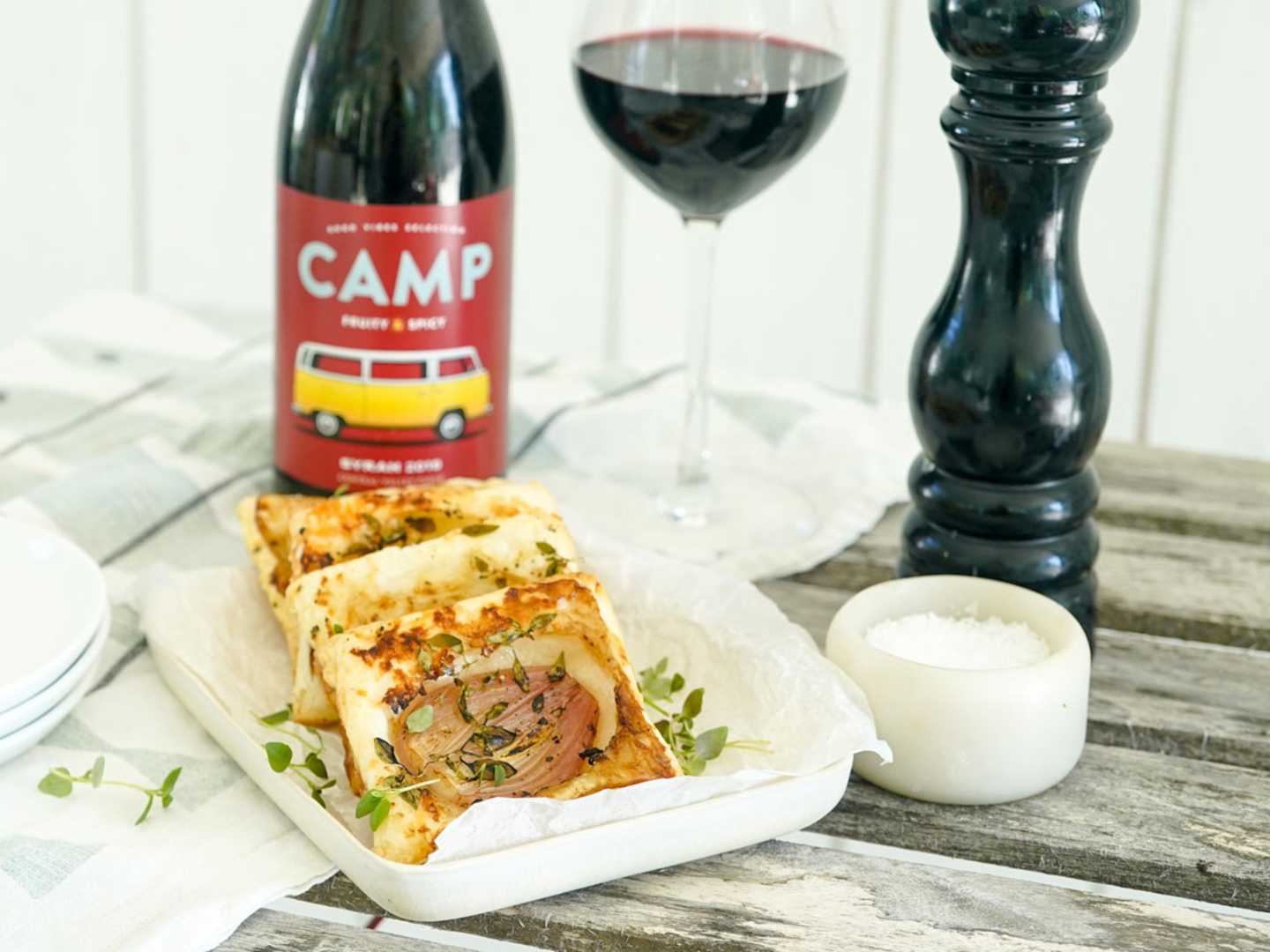 Lökpaj och CAMP Syrah.