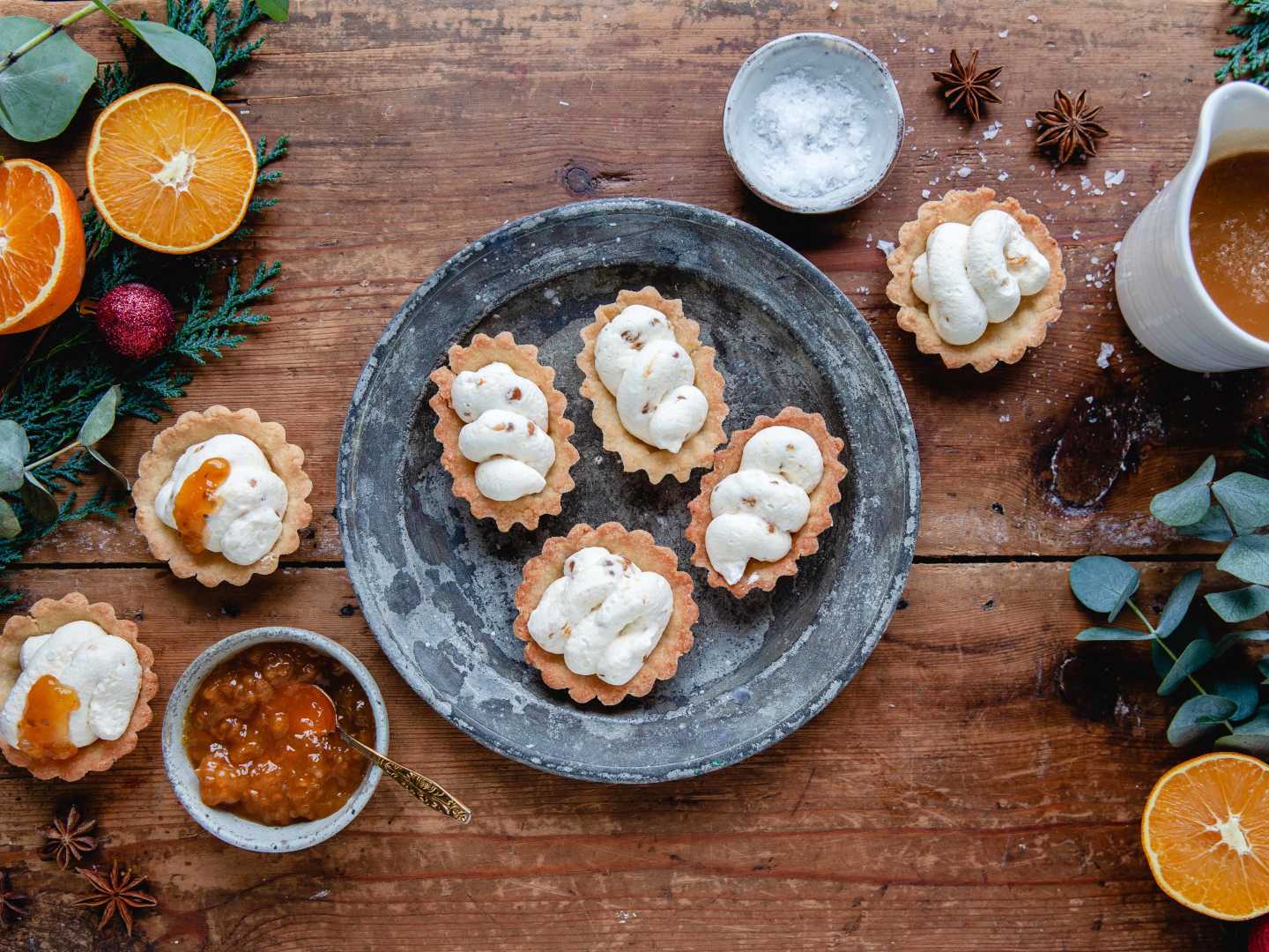 Mandelmusslor med hjortronsylt.