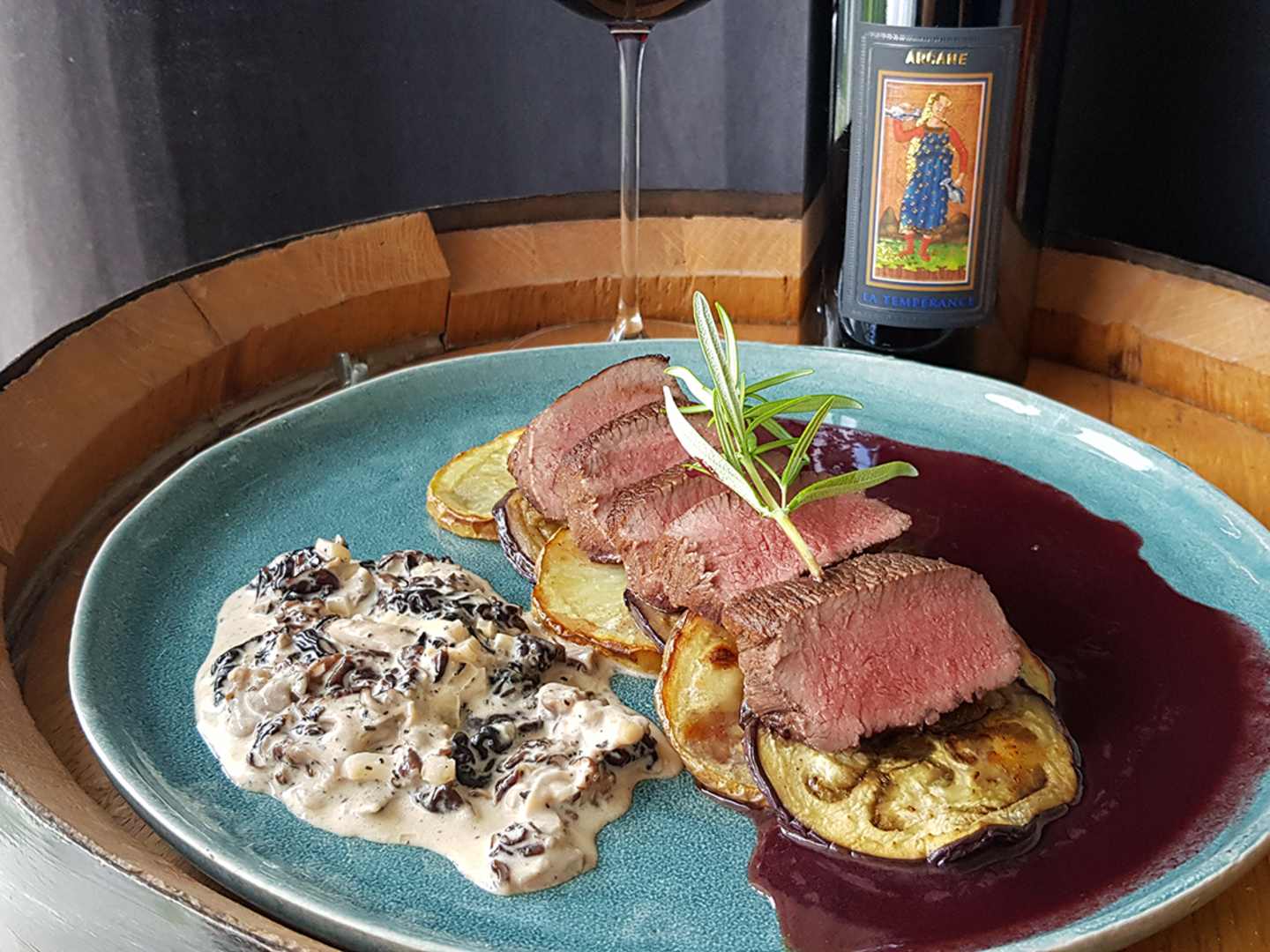 marinerad lammytterfilé med murkelsås och rödvinssås