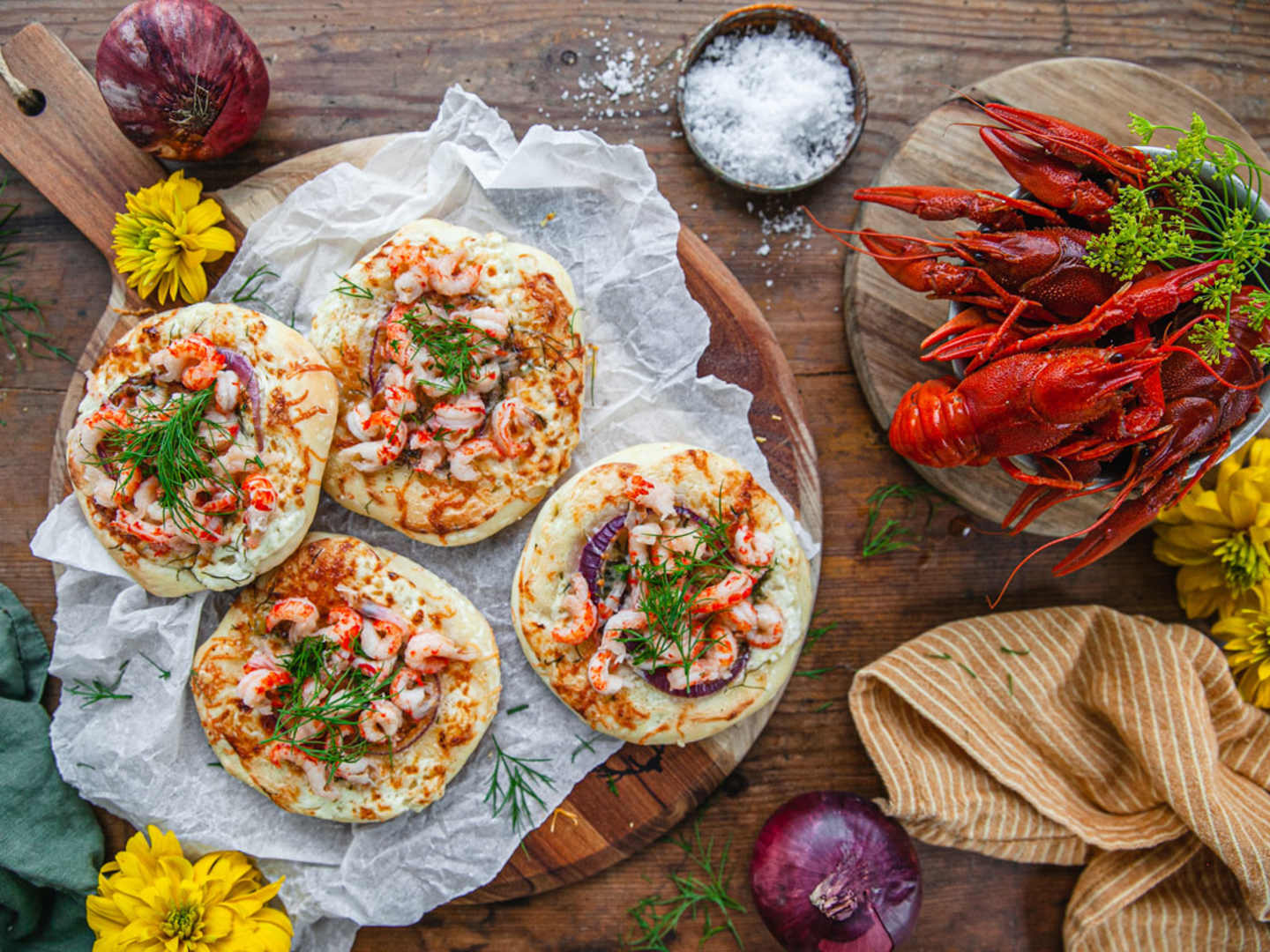 Minipizza med kräftor till kräftskivan.