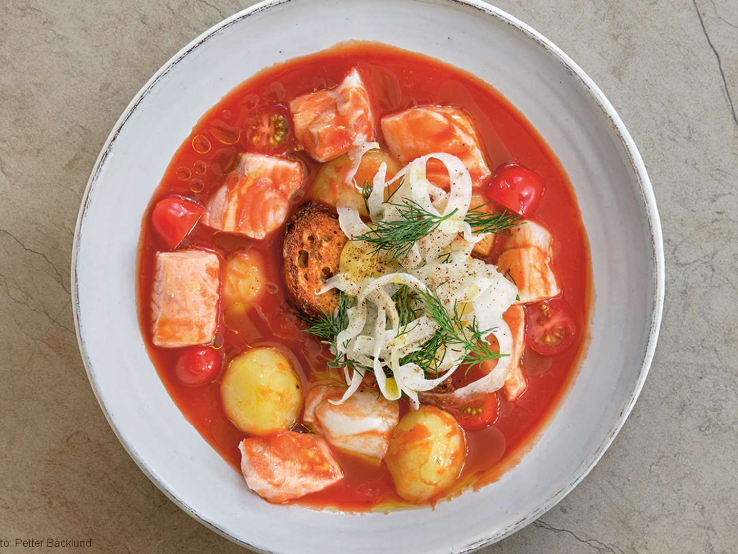 Fisksoppa med tomat- & fänkålssallad