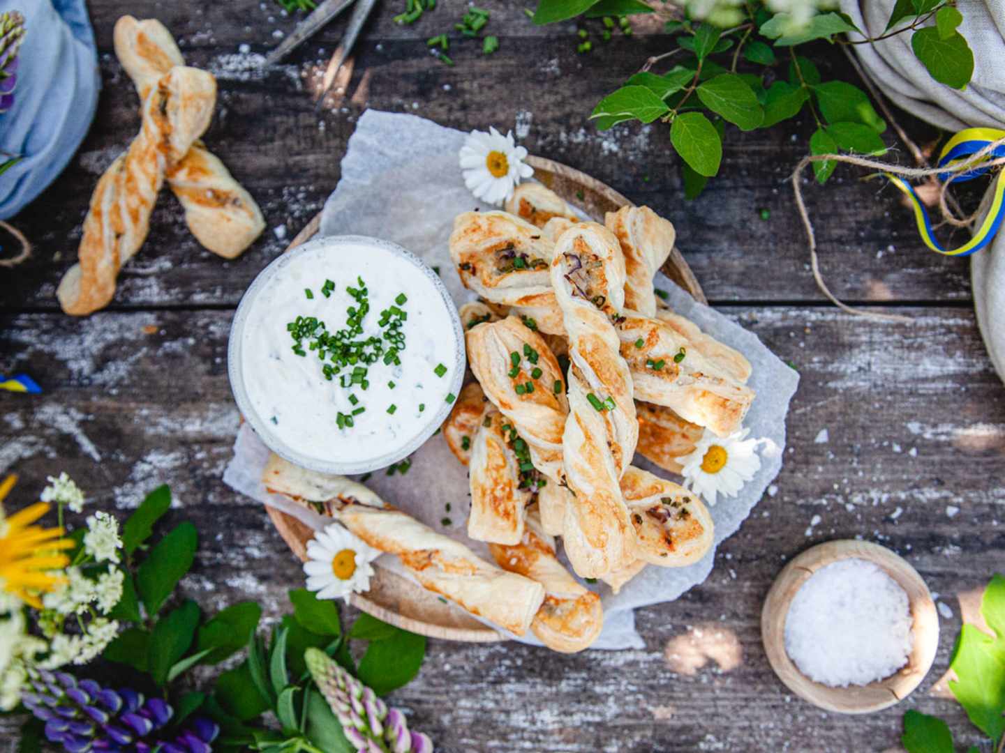 Oststänger till midsommar, med Västerbottensost.