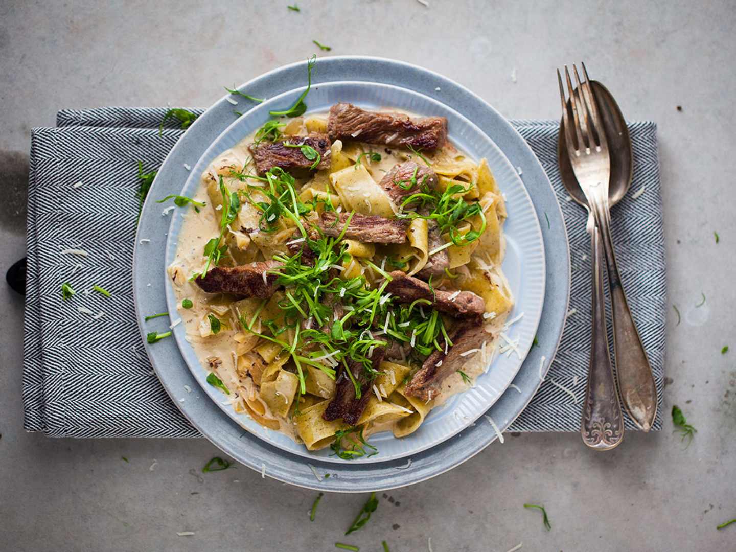 Pasta med ryggbiff och tryffel