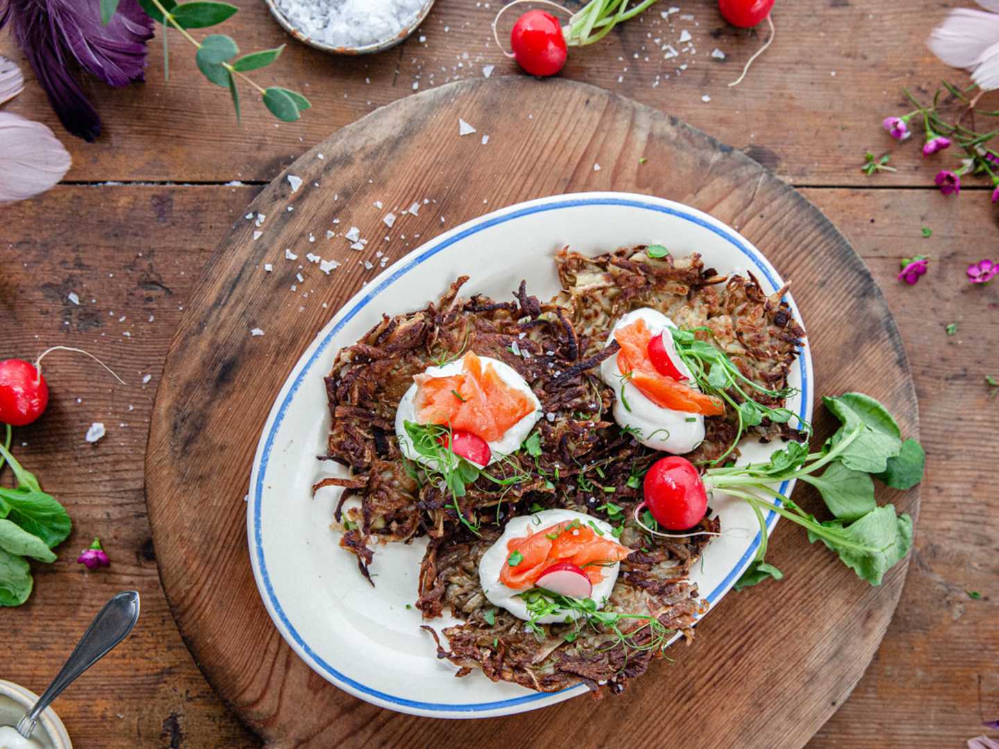 Rårakor med kallrökt lax.