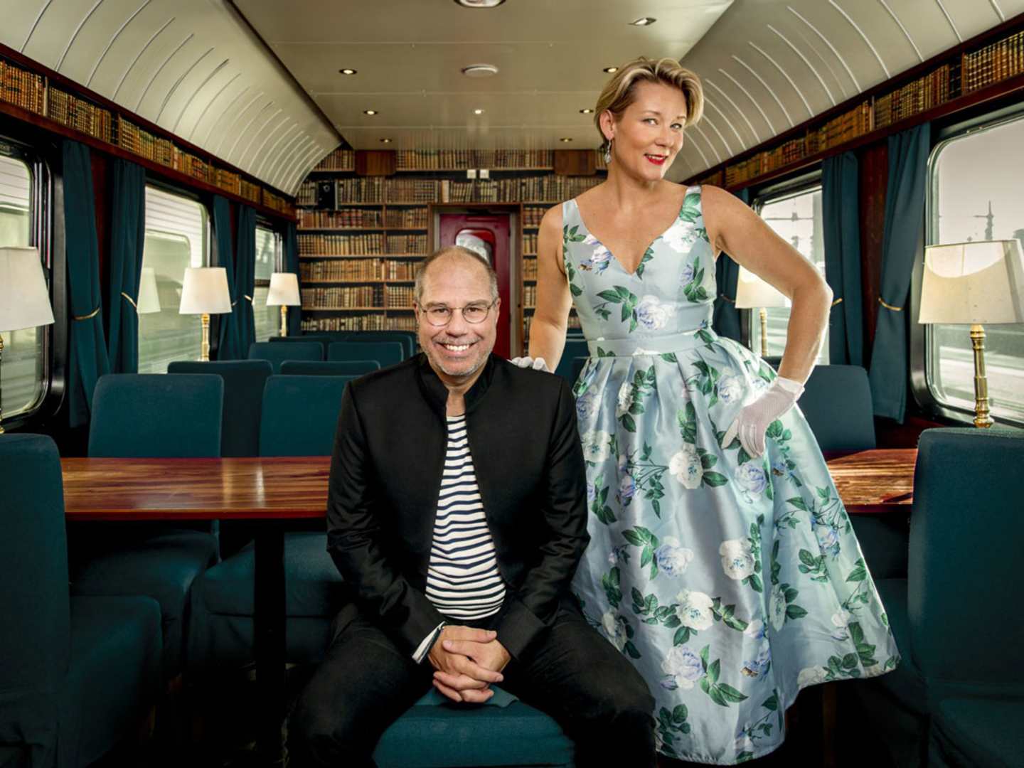 ­­Marko T Wramén och Anna W Thorbjörnsson på tåg.