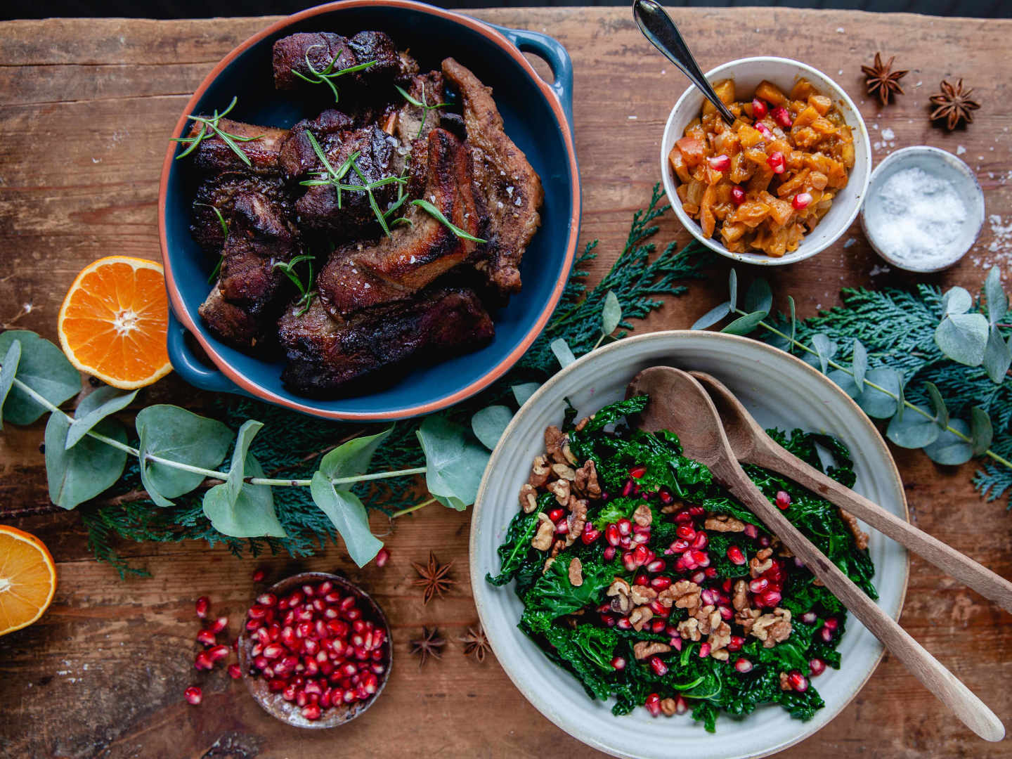 Revbensspjäll med kålsallad.