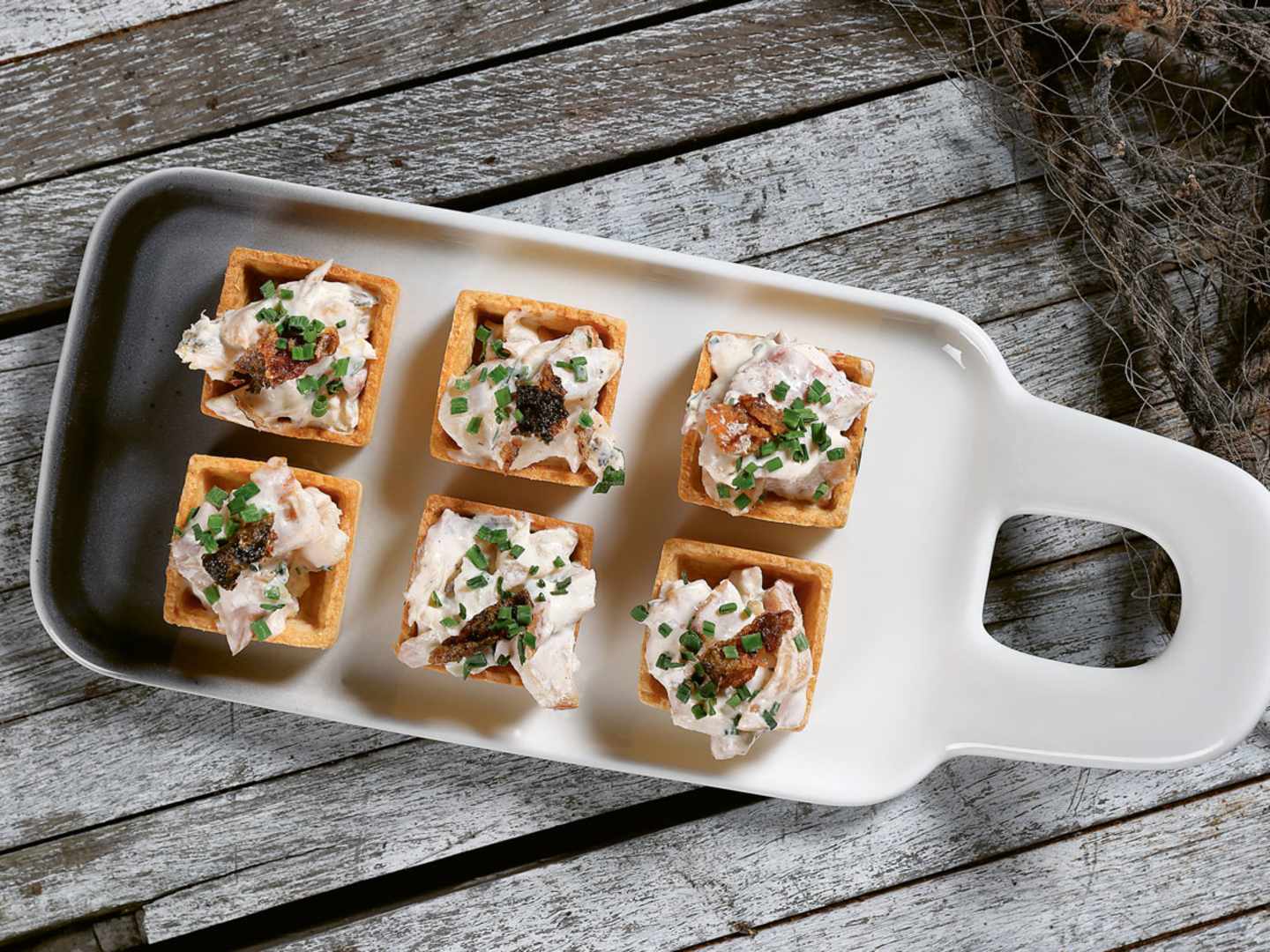 Tarteletter på varmrökt sik.