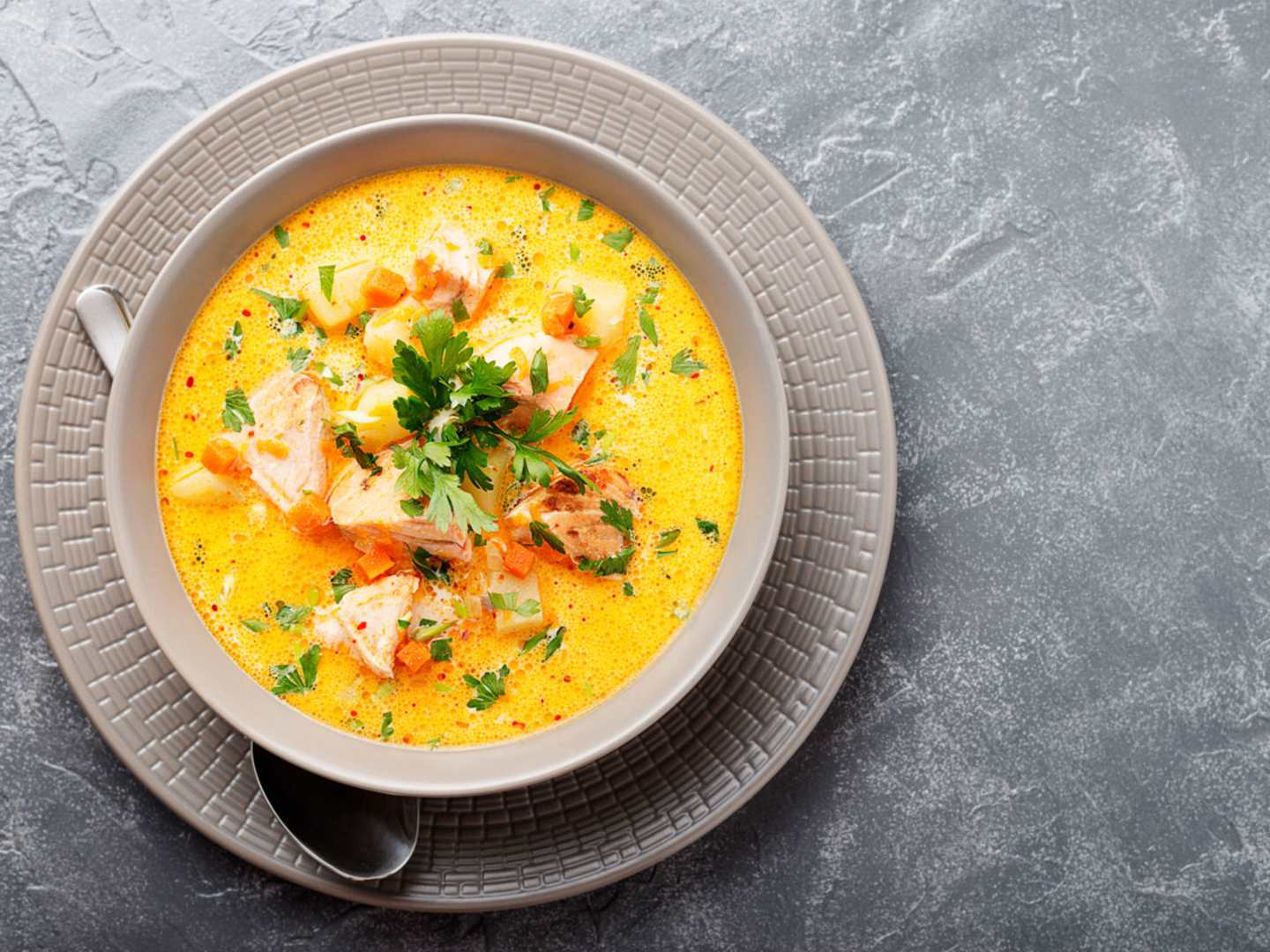 Solgul räk - och fisksoppa med saffran.