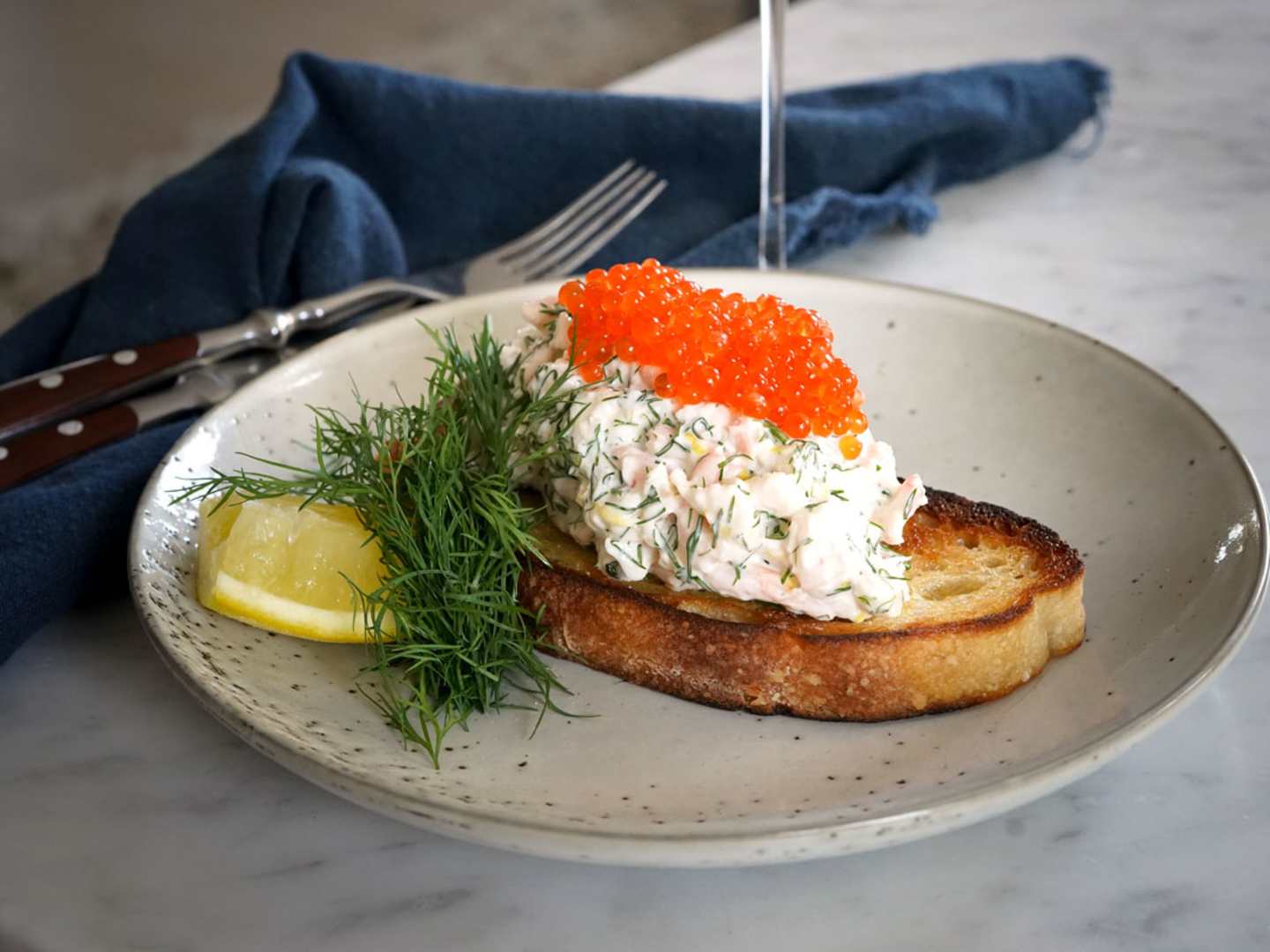 Toast skagen med forellrom.