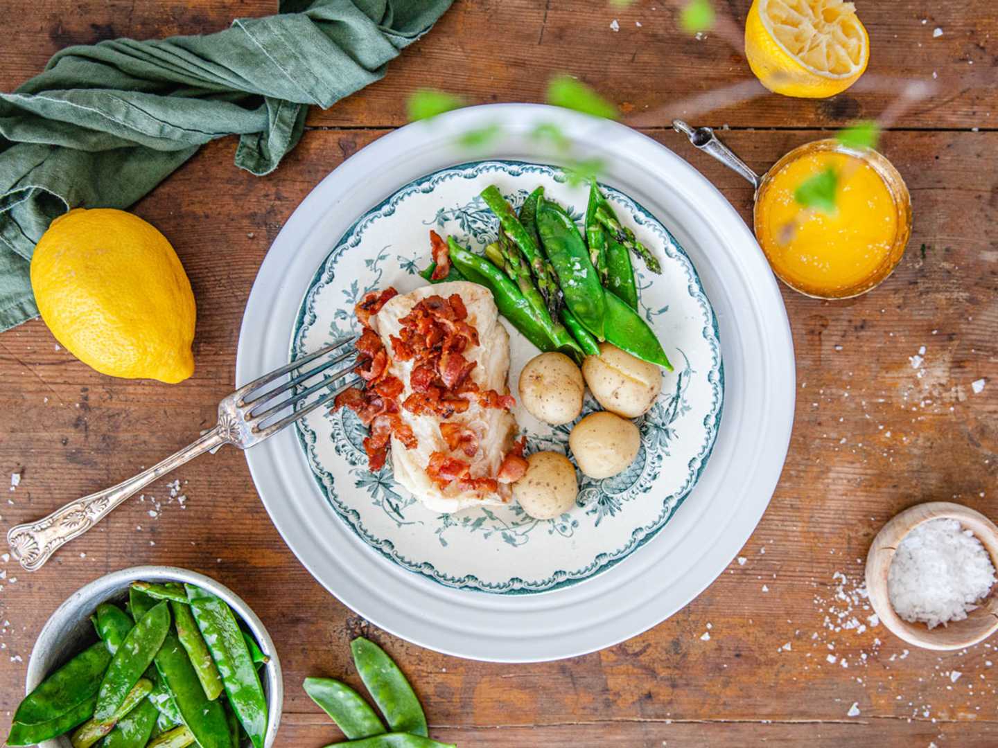 Torskrygg med bacon och smörsås.