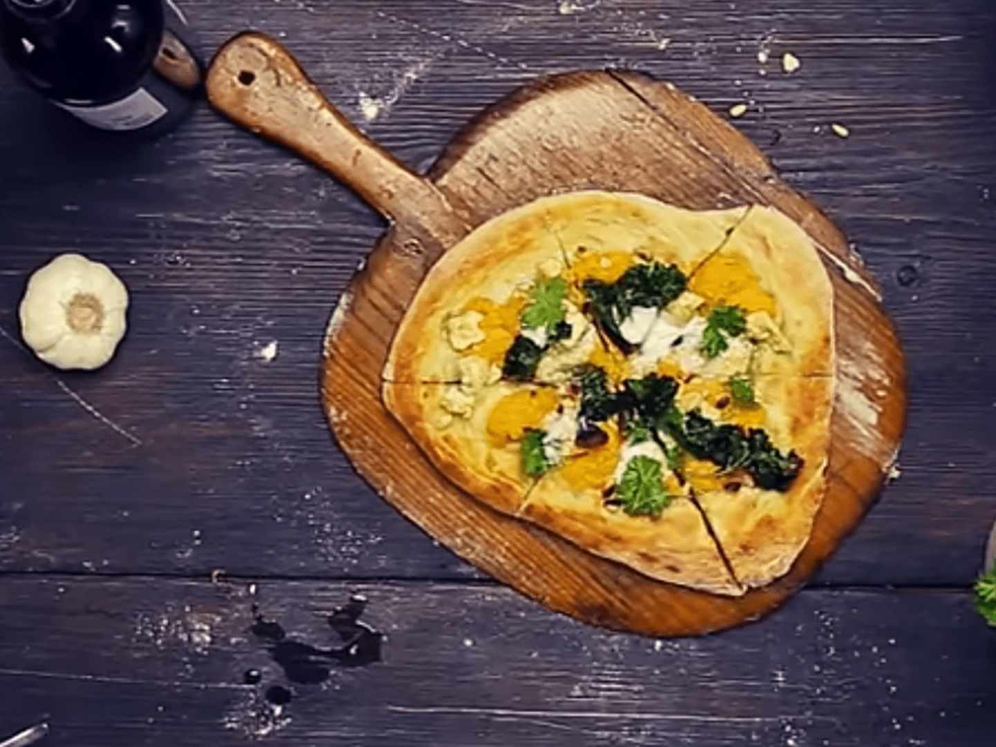 Vegansk pizza med pumpa