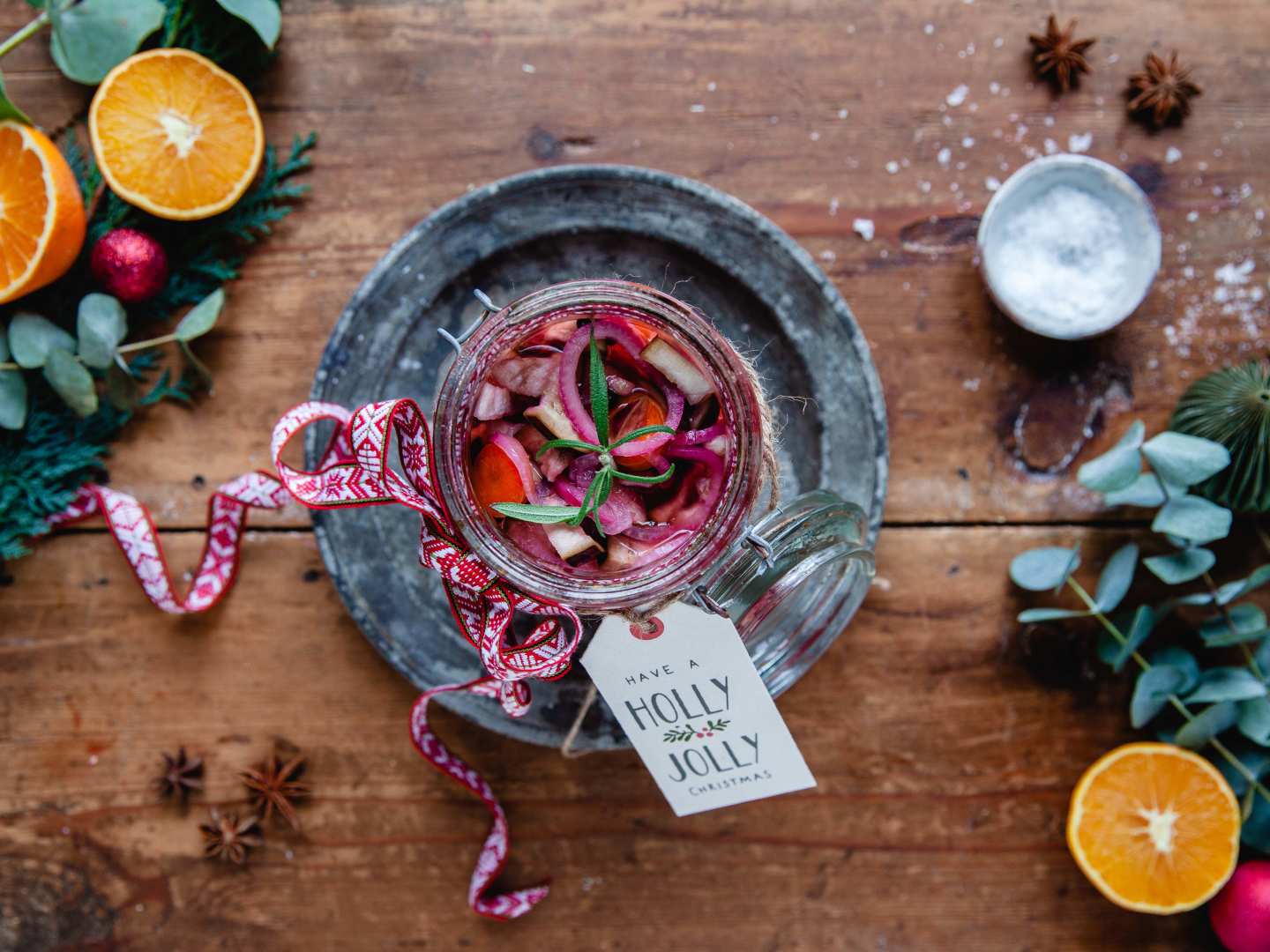 Inlagd vegansk sill med aubergine och morötter