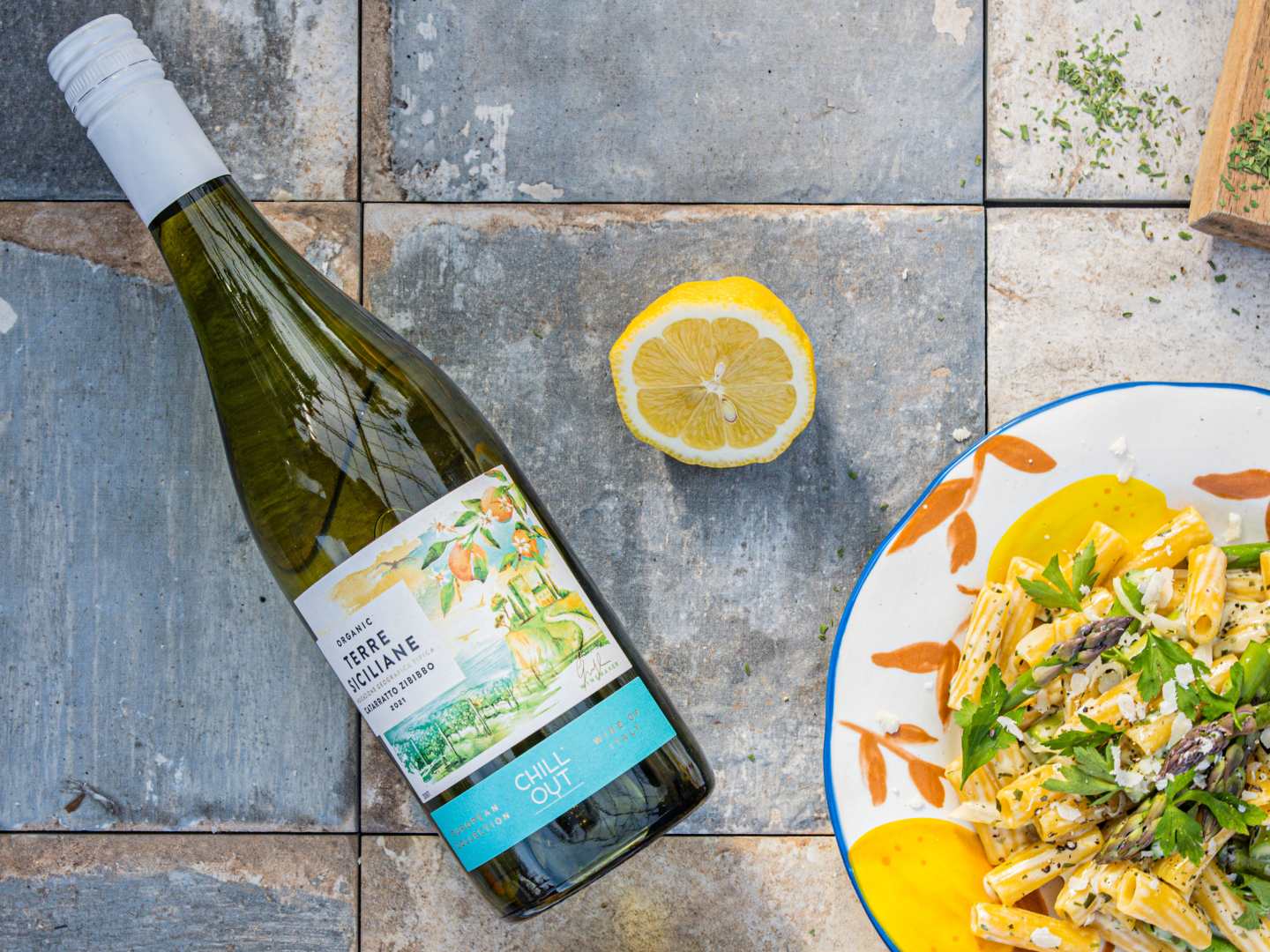 CHILL OUT Terre Siciliane Catarratto Zibibbo Organic med pasta och citron