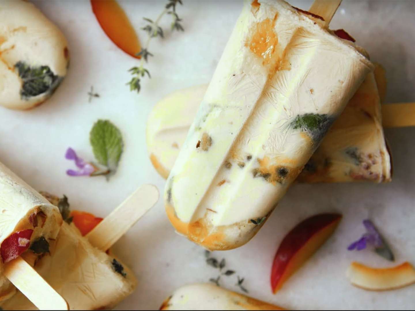 Glasspinnar med tropisk frukt och Amarula