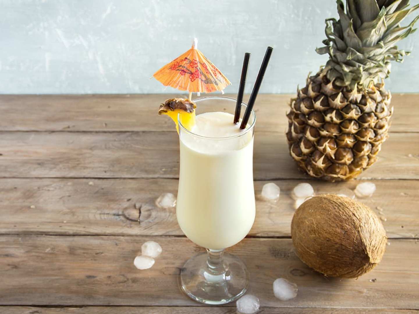Vegansk milkshake med kokos och ananas