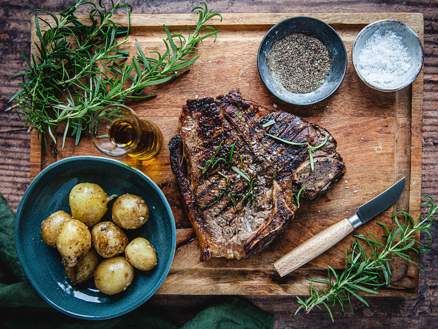 Italiensk bistecca med potatis och rosmarin