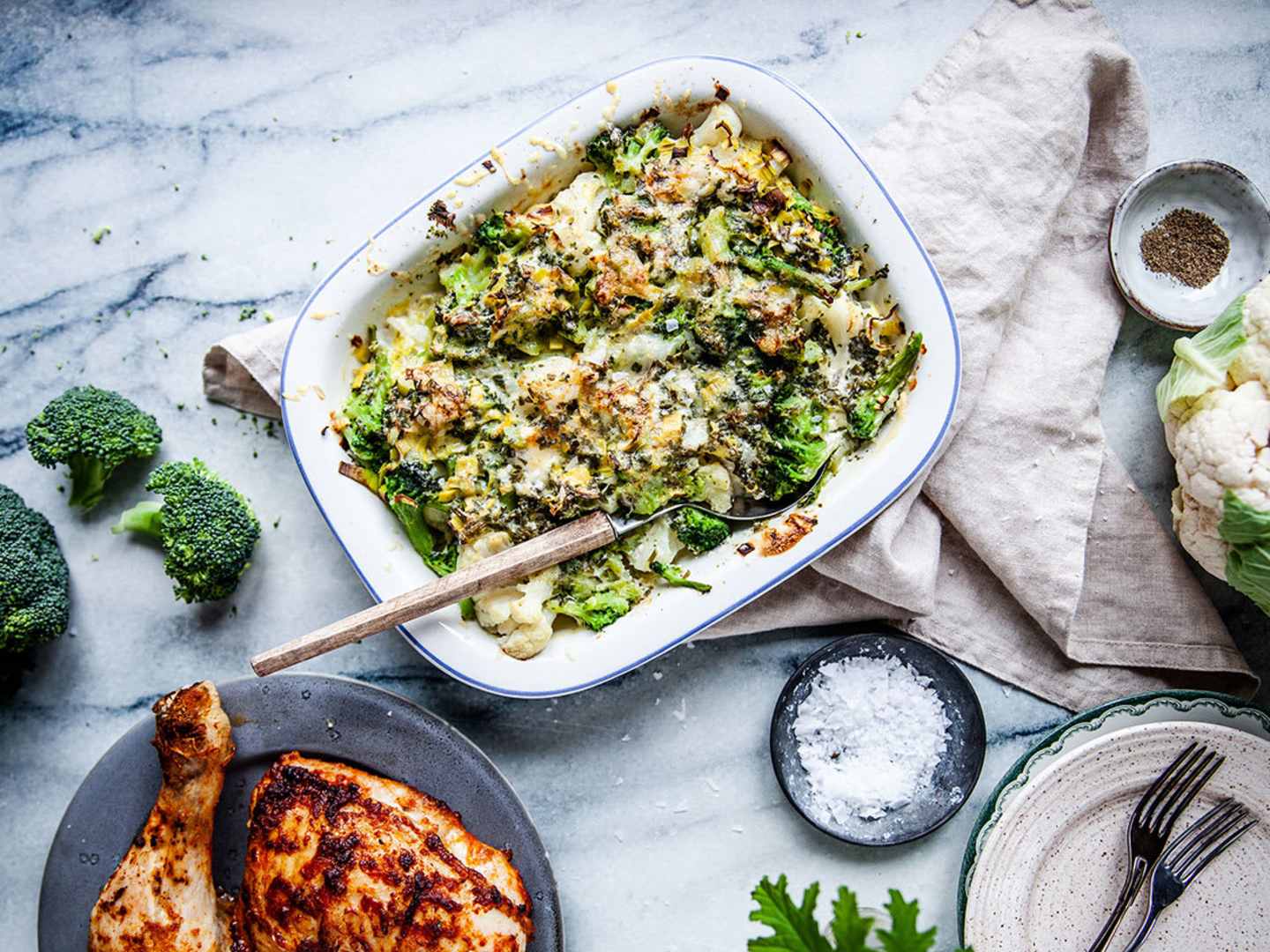 Ugnsrostad kyckling och broccoligratäng