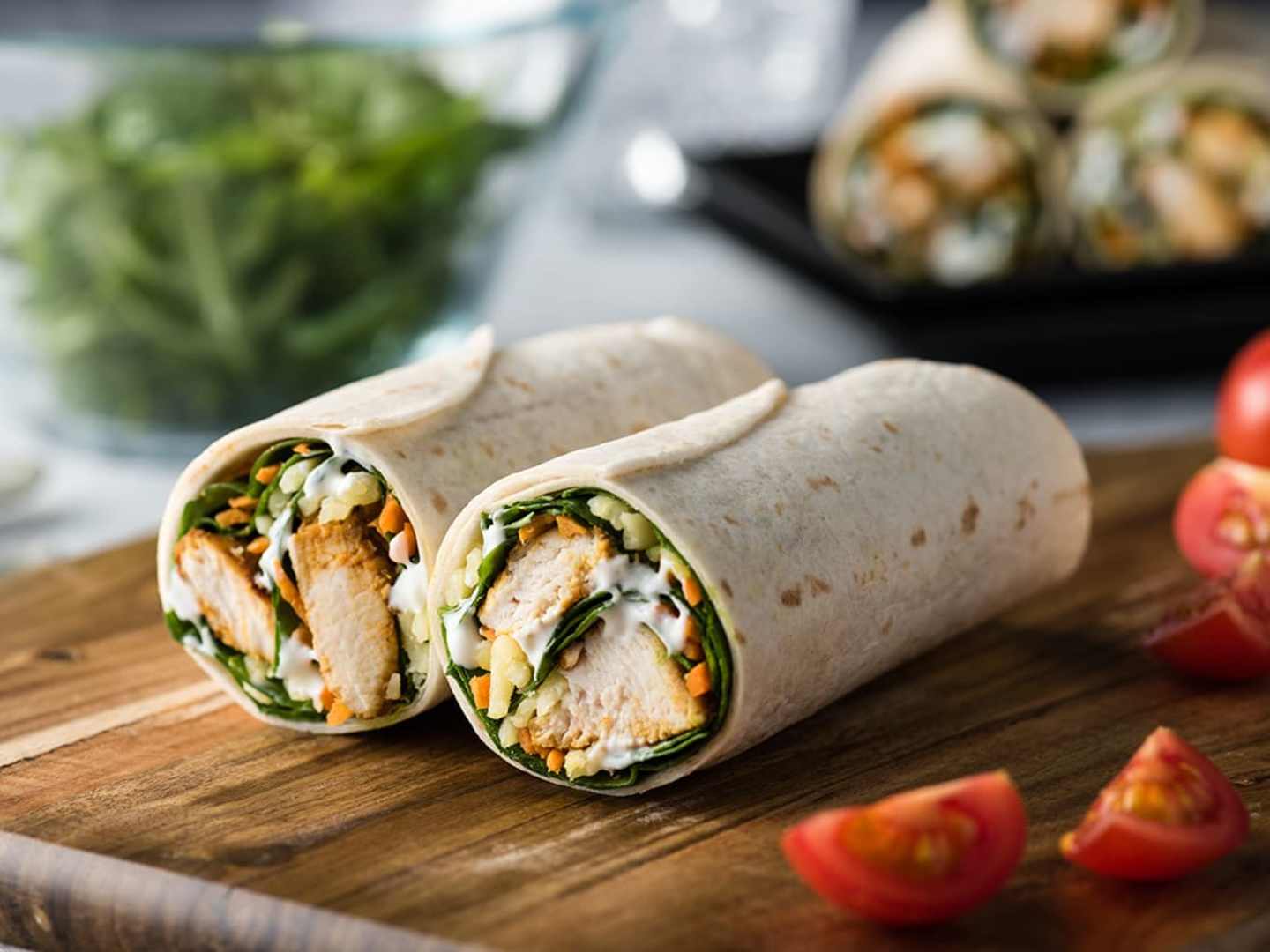 Caesarwraps med kyckling, bacon och parmesan