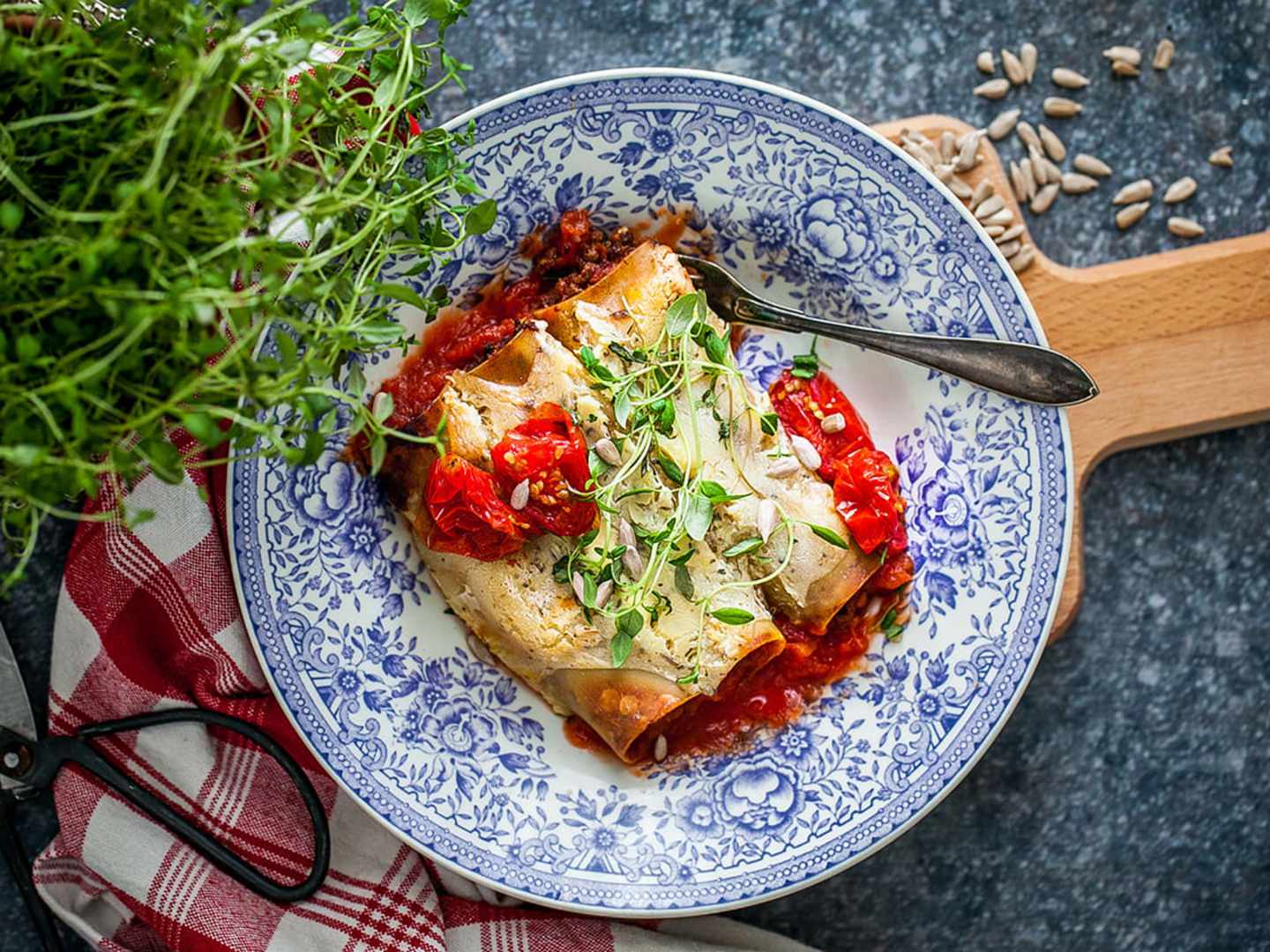 Älgfärscannelloni med ugnsrostade tomater