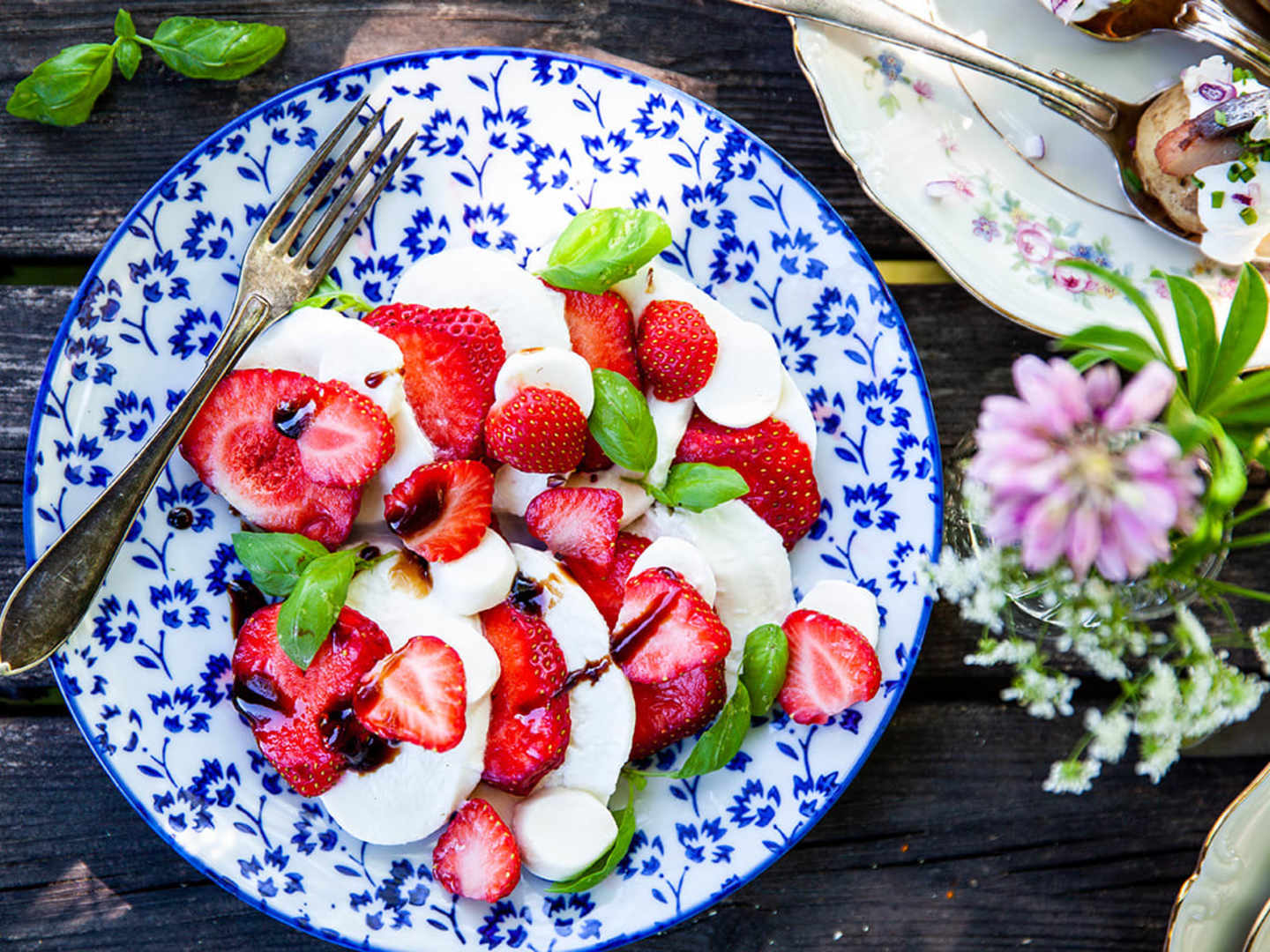 Caprese med jordgubbar