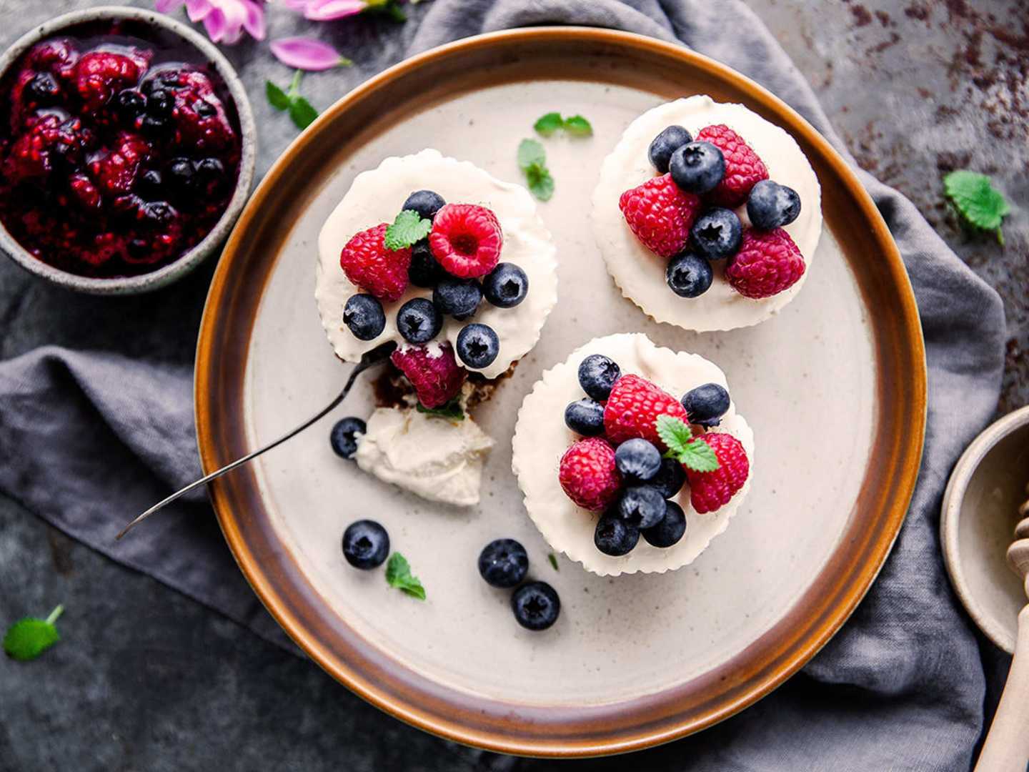 Cheesecake med marinerade bär