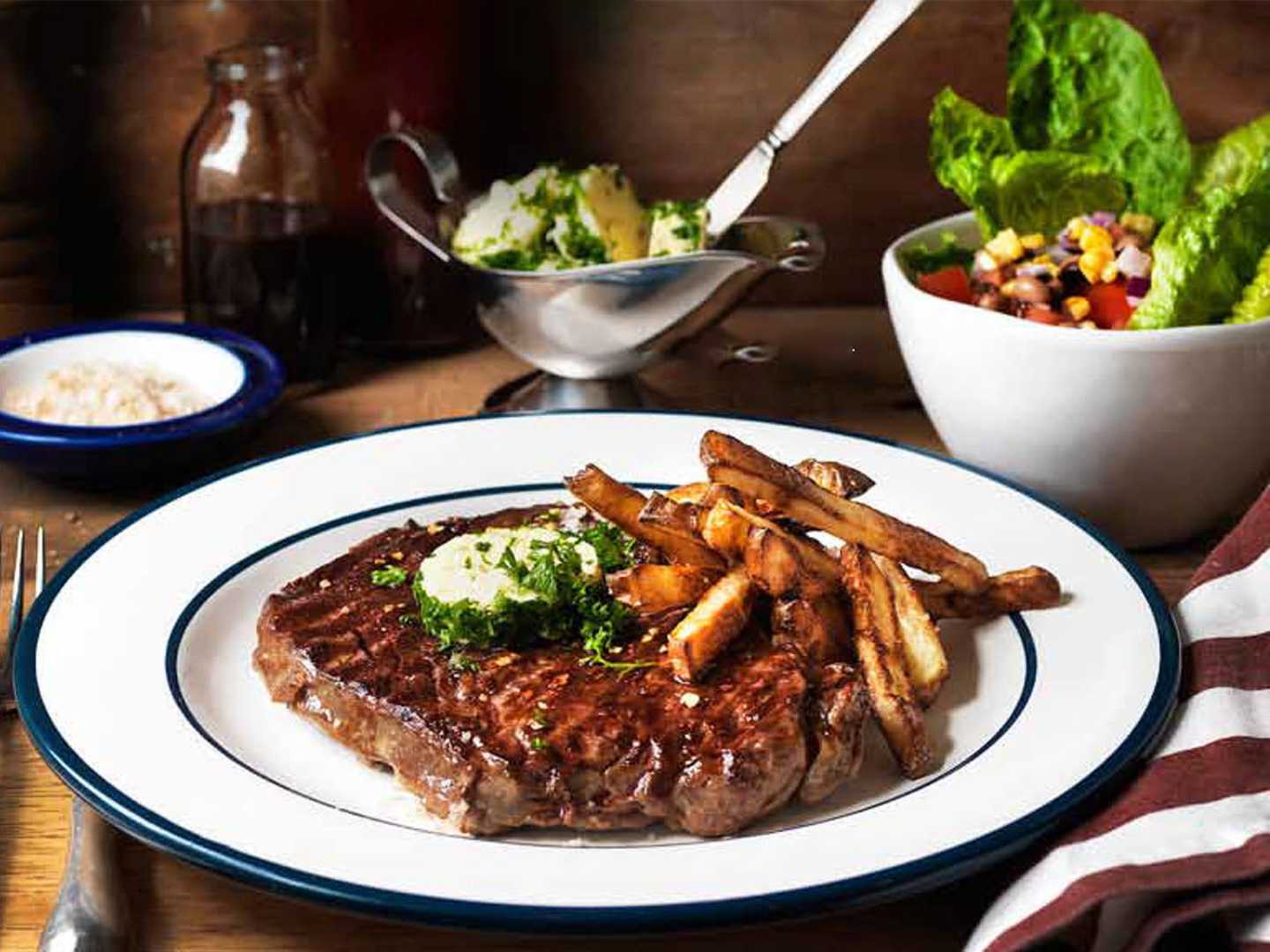 Entrecôte med whiskeysmör och röksaltad pommes frites