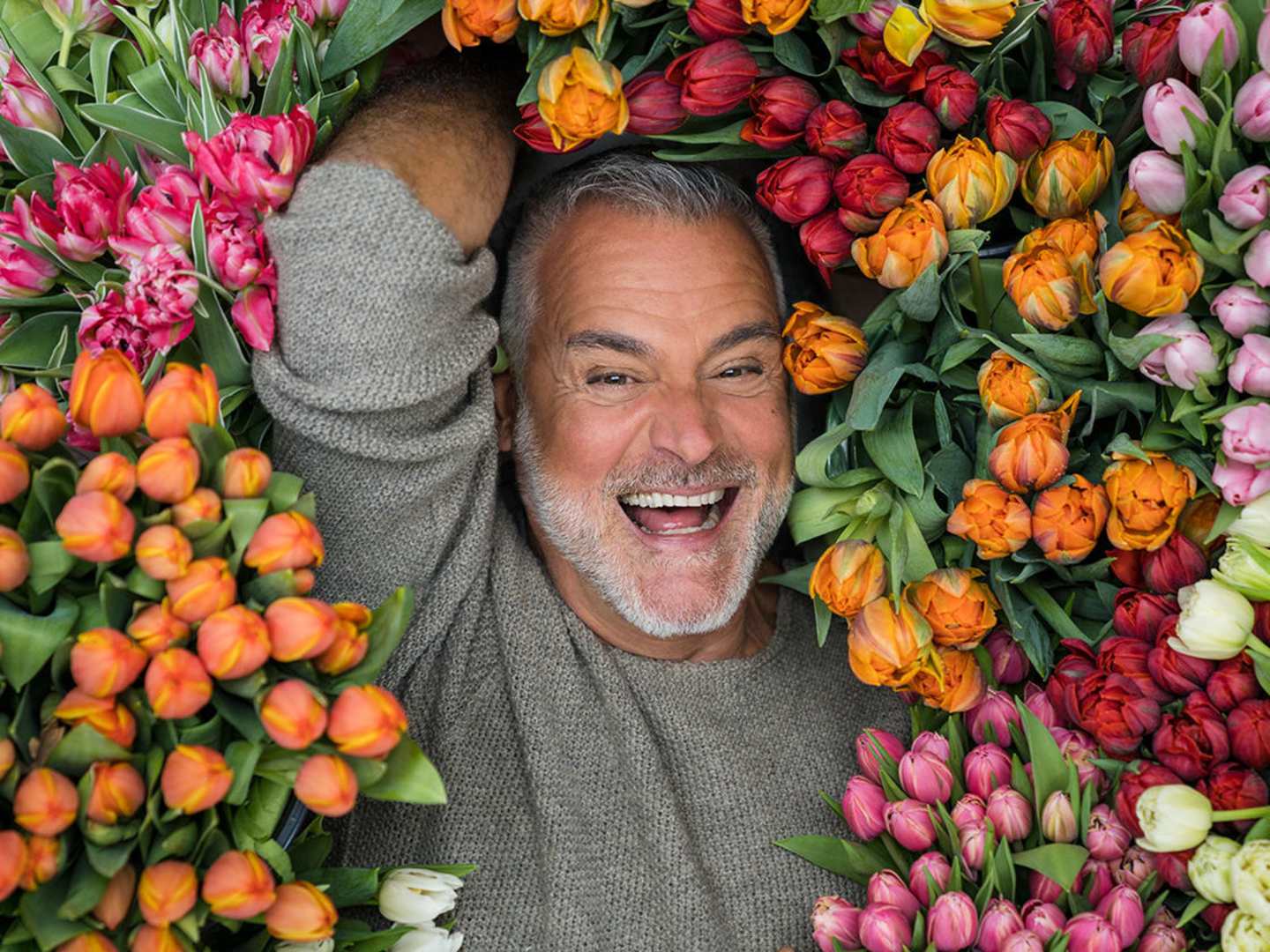 Ernst Kirchsteiger bland tulpaner