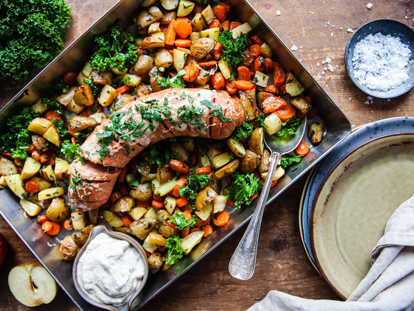 Falukorv på rotfruktsbädd med senapskräm