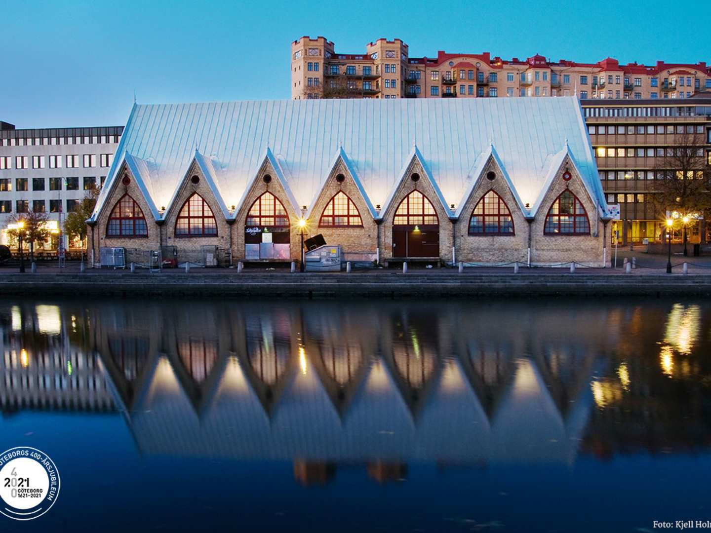 Feskekôrka by night