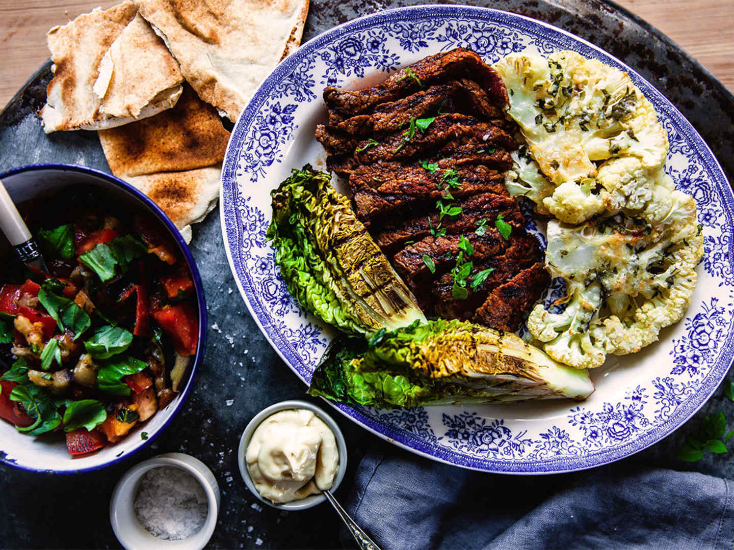 Grilltallrik med ugnsbakad blomkål och västerbottensmajo