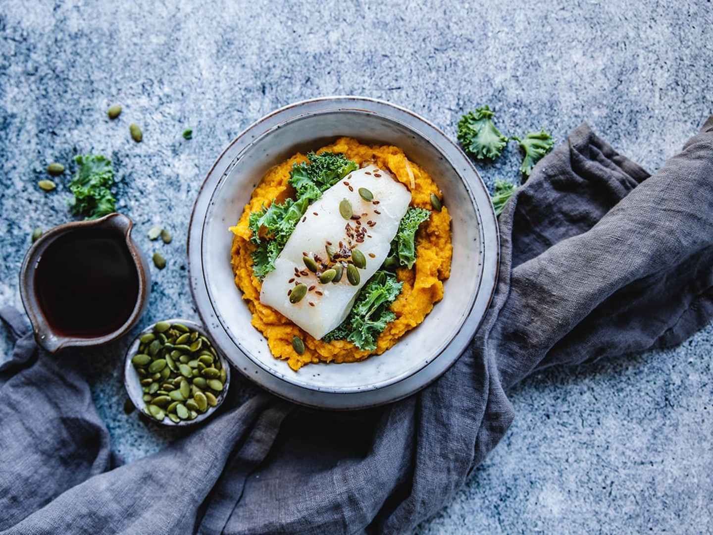 Halstrad torskrygg med pumpa- och blomkålsmos och rödvinssås