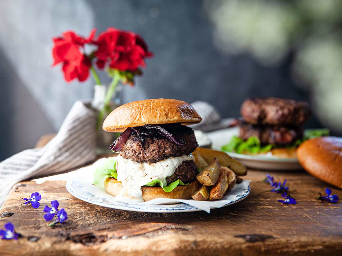 Hamburgare med blue cheese-dressing