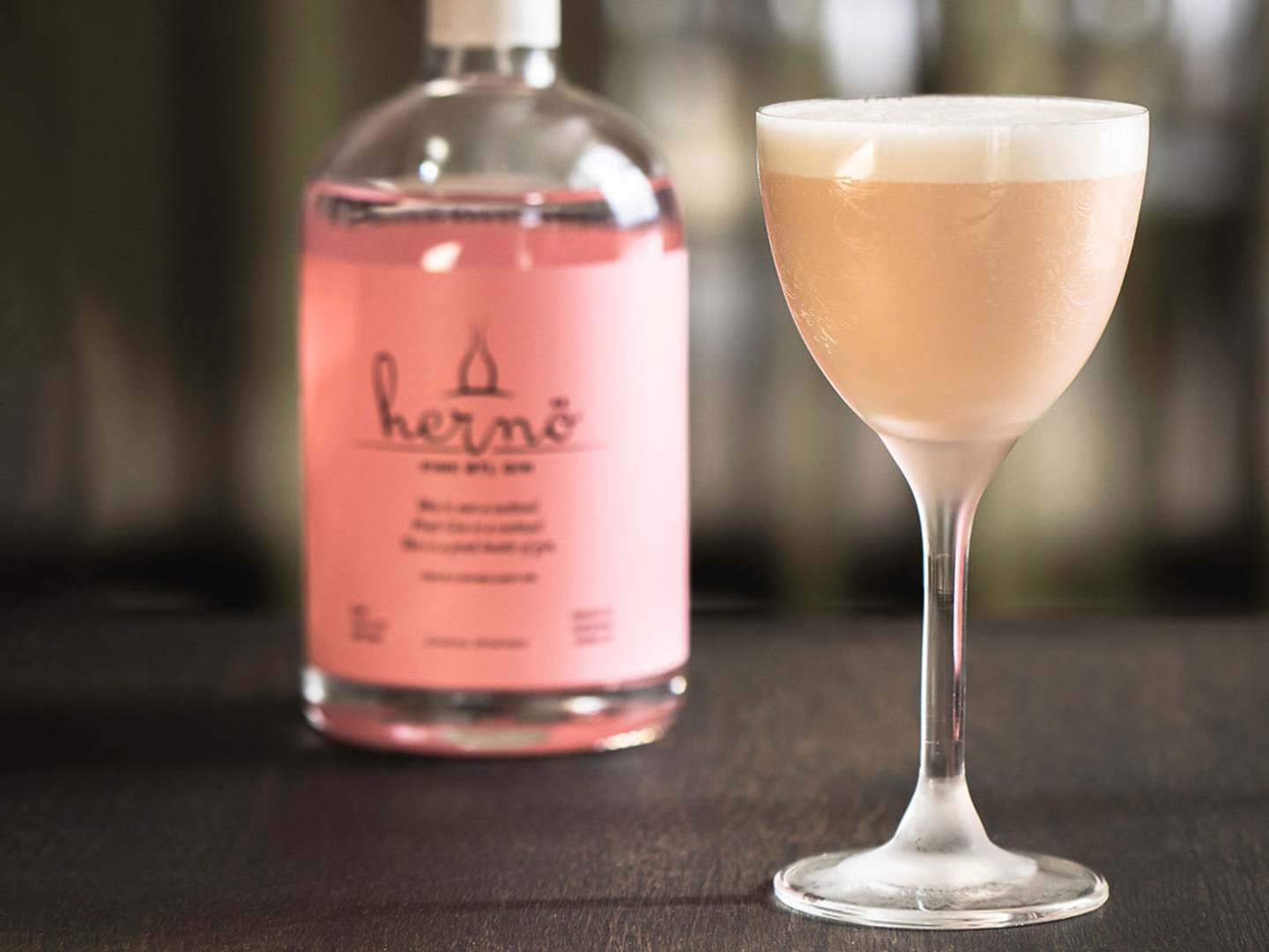 Hernö Pink BTL Gin med drinken Hernö Gin Flip Raspberry