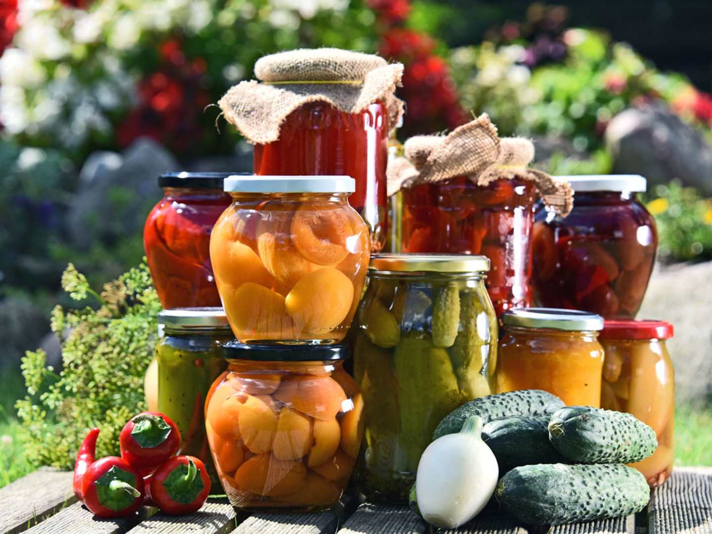 Inlagda frukter och grönsaker.