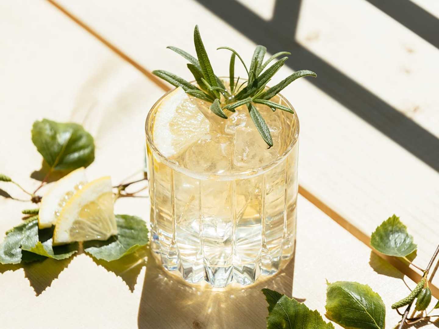 Koskenkorvas skogsdrink i lågt glas