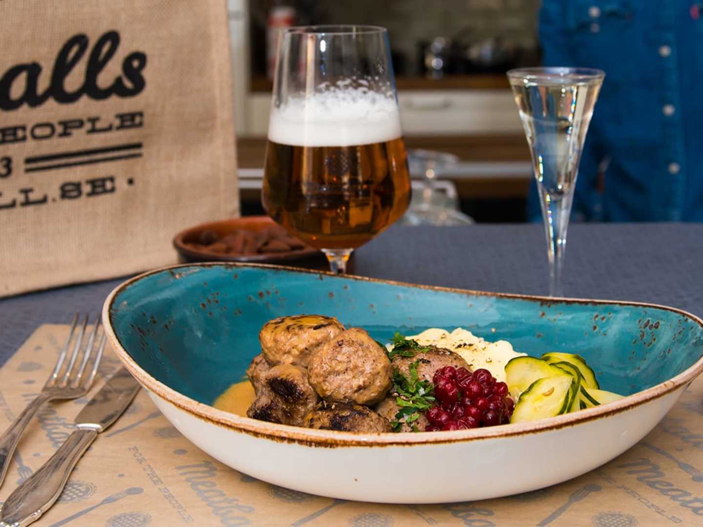 Köttbullar med öl och snaps