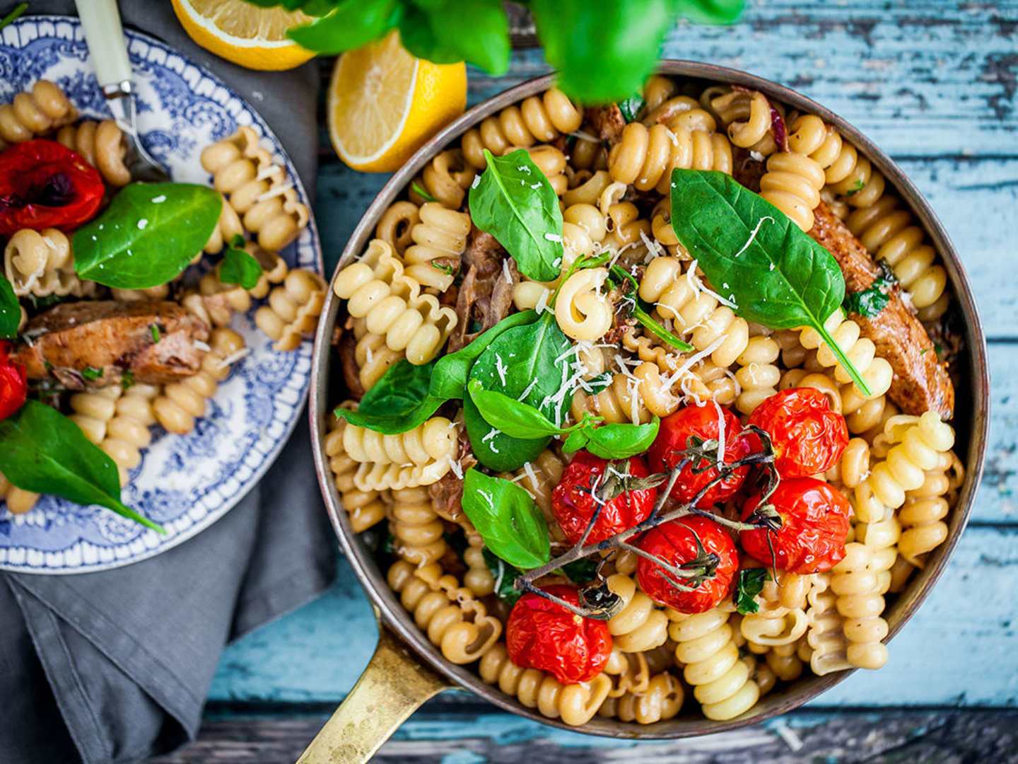 Kycklingpasta med parmesan och ugnsbakade tomater