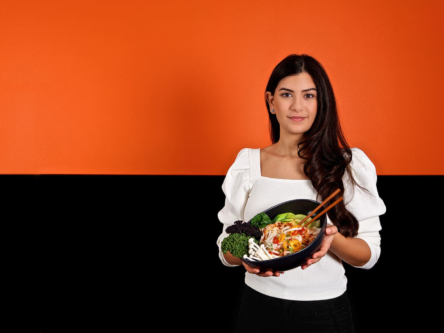 Vinnare av Sveriges mästerkock 2021 – nu med egen kokbok. 