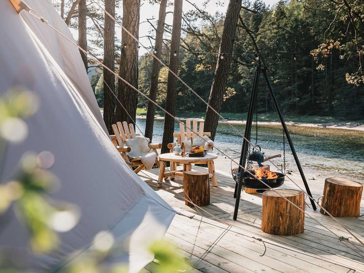 Glampingtält och uteplats vid Lagunen utanför Stömstad