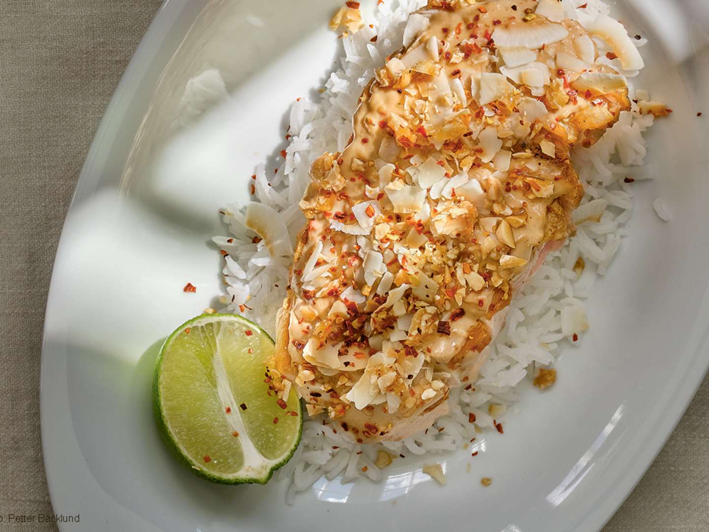 Kyckling med jordnötssås - Foto Petter Bäcklund