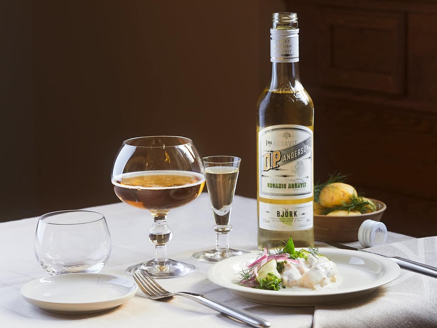 Årets sill med koriander, gurka och citron.