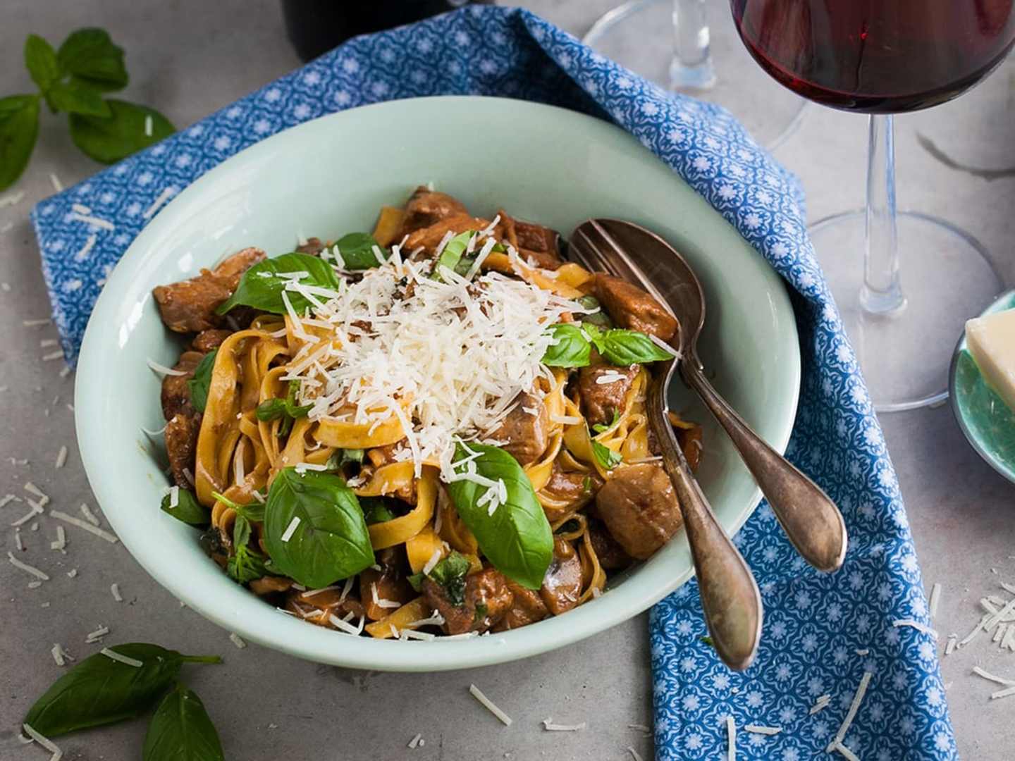 Krämig, lyxig pasta med oxfilé och svamp