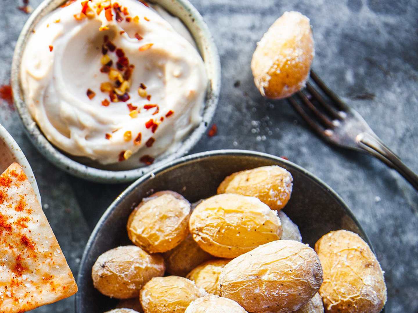 Papas arrugadas med chilimajo