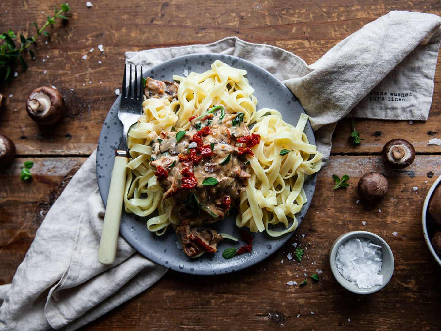 Pasta med ädelostsås och svamp
