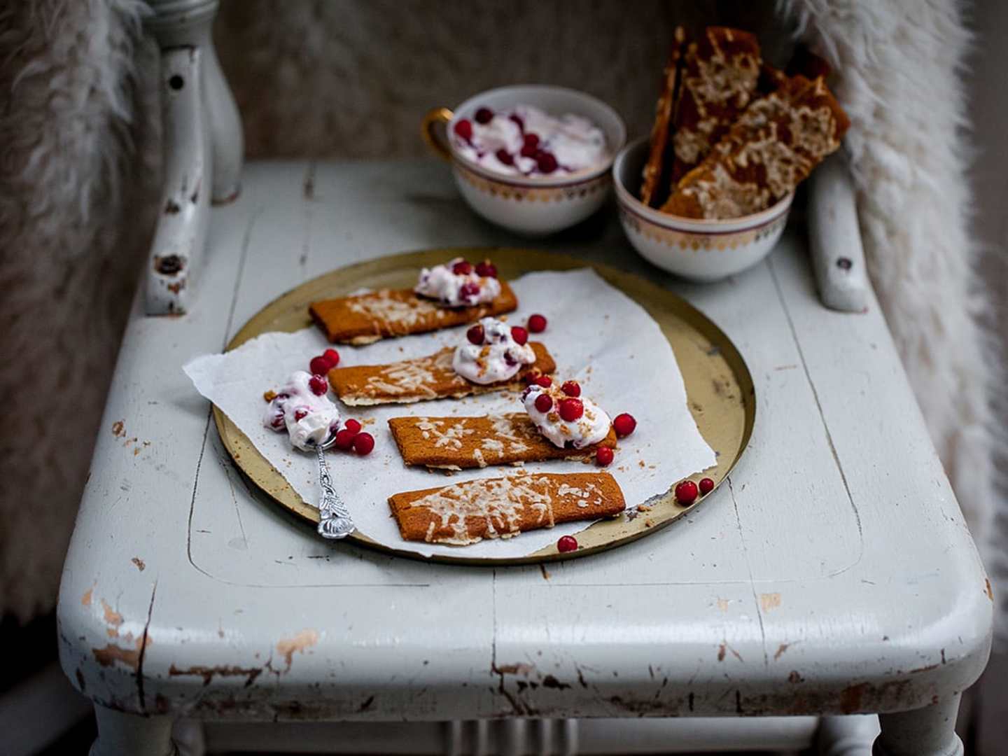 Pepparkakssticks med lingoncrème