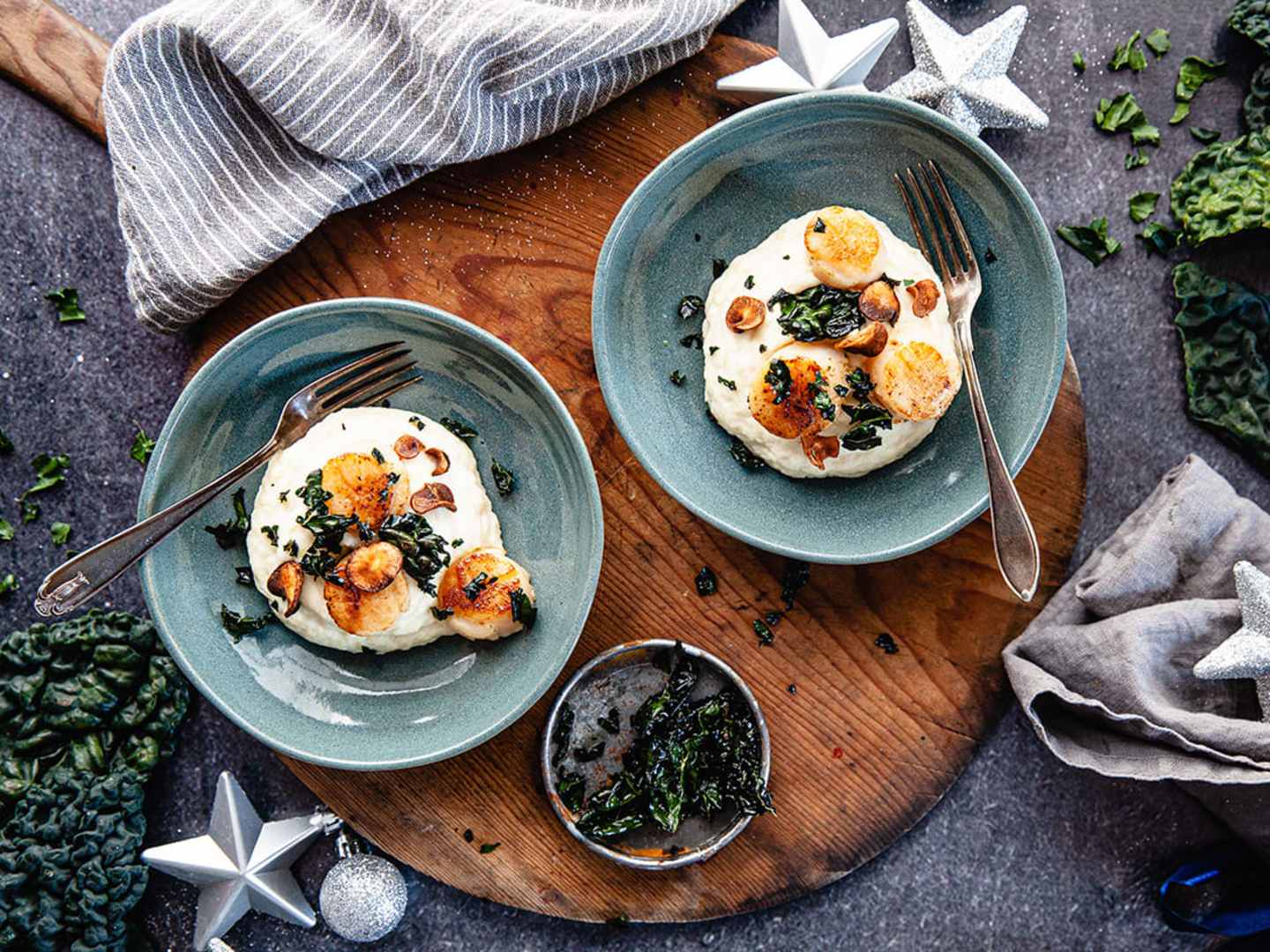 pilgrimsmusslor med jordärtskockskräm